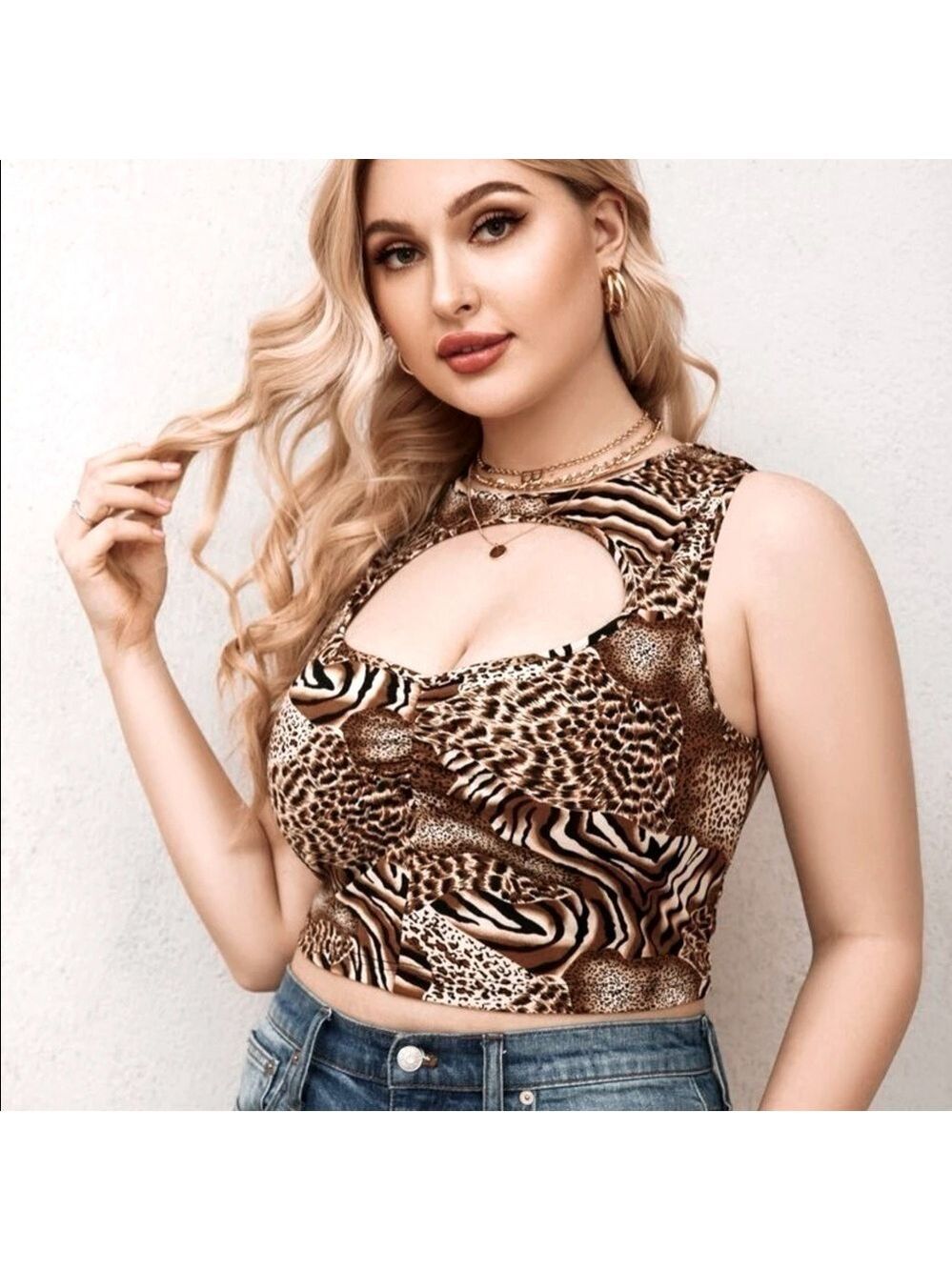 👀 NWT Cut out Neck line top. Size 20W. Crop top length sleeveless Animal Print